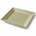 Assiette carrée 25 x 25 cm en céramique vert sauge pour service de table style texturé