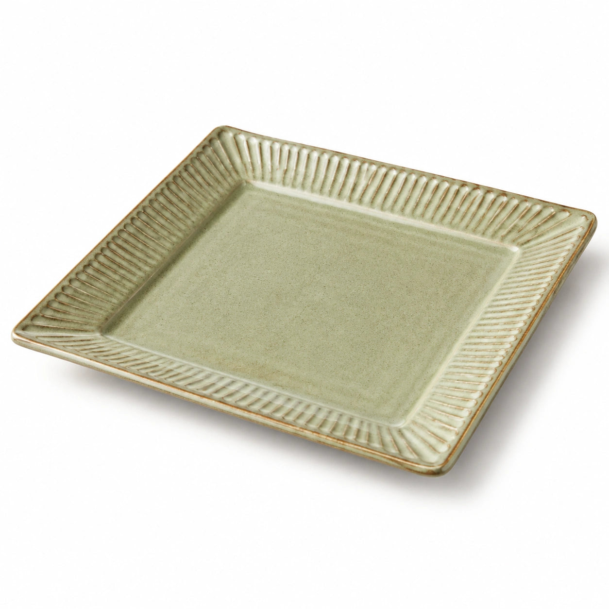 Assiette carrée 25 x 25 cm en céramique vert sauge pour service de table style texturé